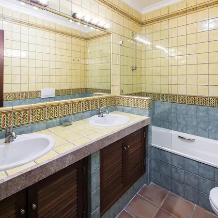 With Beautiful Terrace, Sea-views Hébergement de vacances *